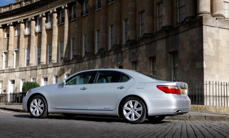  Lexus LS600h 2010 года  (фото 7 из 18)